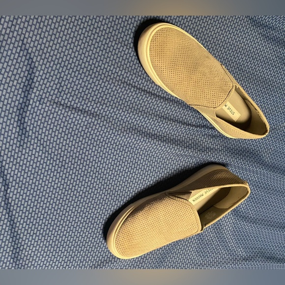 Gray Slip On Steve Madden Shoes size 7.5 (runs smaller) - Picture 10 of 10